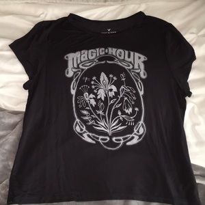 •American Eagle GRAPHIC TEE•